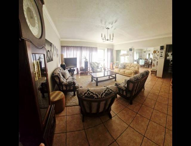 8 BEDROOM HOUSE FOR SALE IN SUNWARD PARK